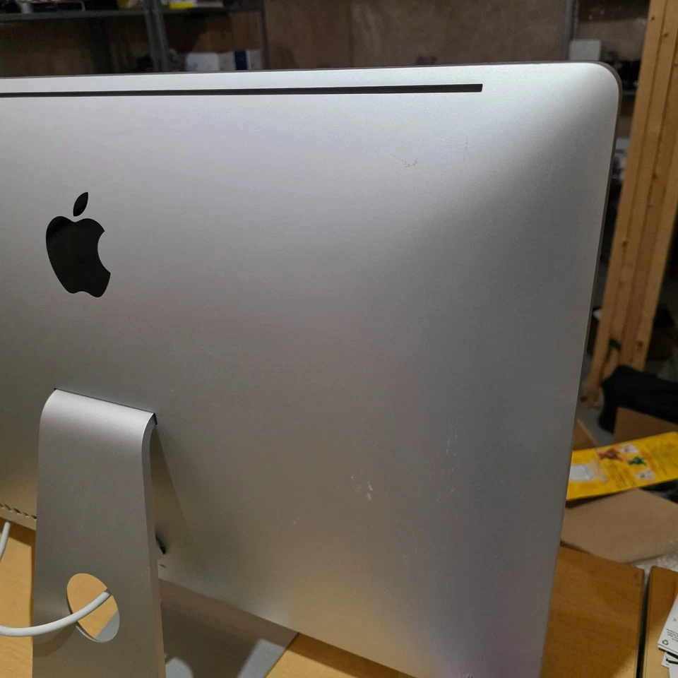 iMac 27 MID 2010 2.93 GHz Intel Core i7 16 GB RAM/1TB HHD/Radeon HD 5750 - Image 4 of 4