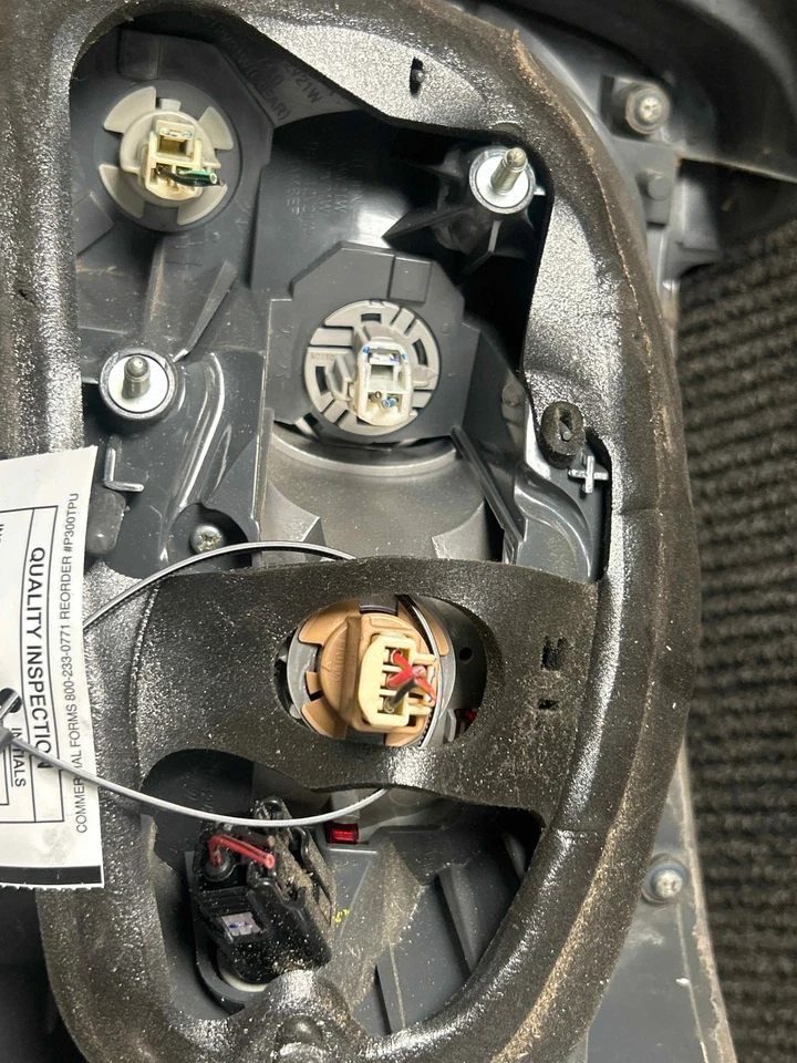 Fits 2010-2012 Mazda CX7 Left Tail Light OEM:EG2151160E — 第 3/4 张图片