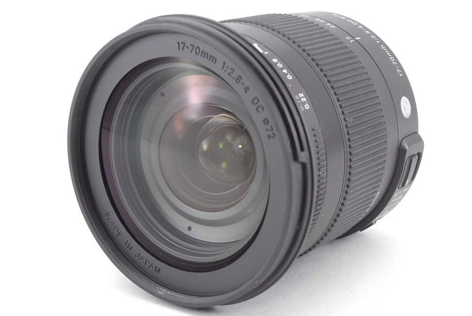 SIGMA 17-70mm F/2.8-4 DC Lens For Nikon F mount with Hood - Image 2 of 4