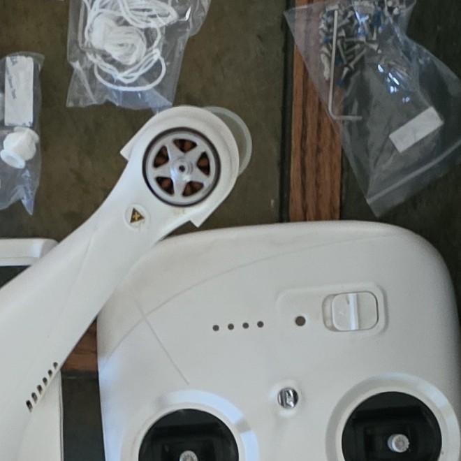 DJI Phantom 3 Standard Drone W321 Remote Controller Battery Charger Propellers