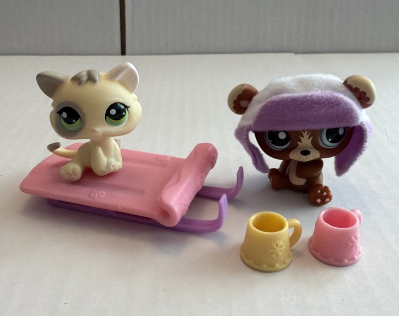 Littlest Pet Shop LPS Sleddin’ Fun Chilliest Bear #1075 & Kitten #1074 Complete!