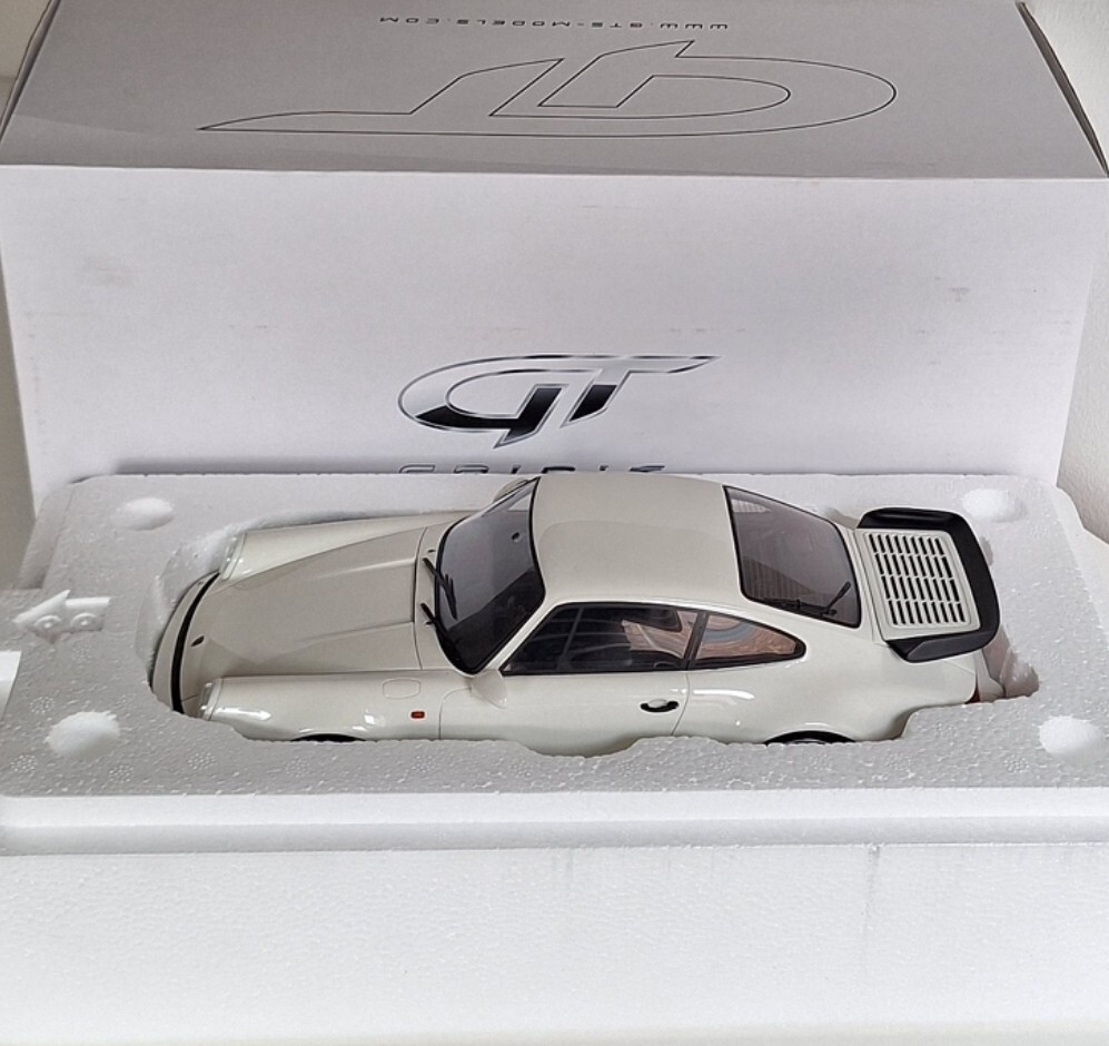 Porsche 911 (964) Turbo 3.6 1993 White 1/18 GT Spirit ZM070