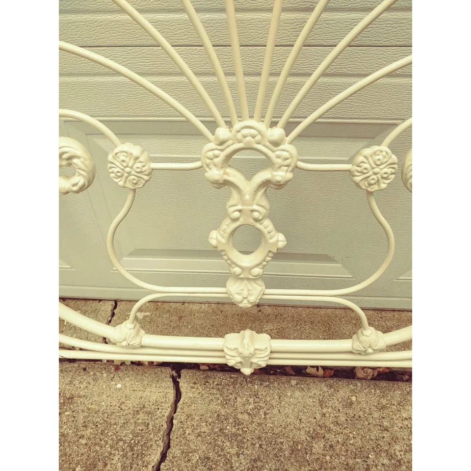 Glamoroso Hollywood Regency estilo vintage esmalte, hierro + cama de latón - tamaño queen Foto 4 de 4