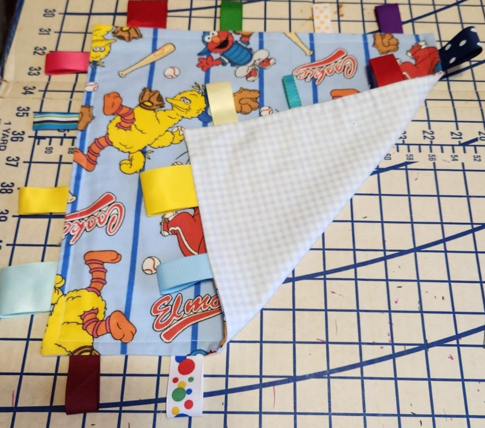 Manta de seguridad amorosa cinta de franela Elmo de béisbol calle sésamo bebé 12" x 12" Foto 2 de 2