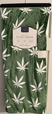 Meridian Home hemp leaves pattern 50x70 Plush Throw Blanket NEW w TAGS