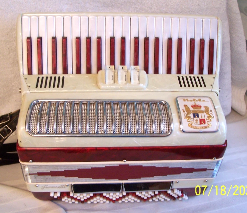 Noble Accordion Red & White 2/4 reeds 120 bass accordian Good used Condition - Image 2 of 4