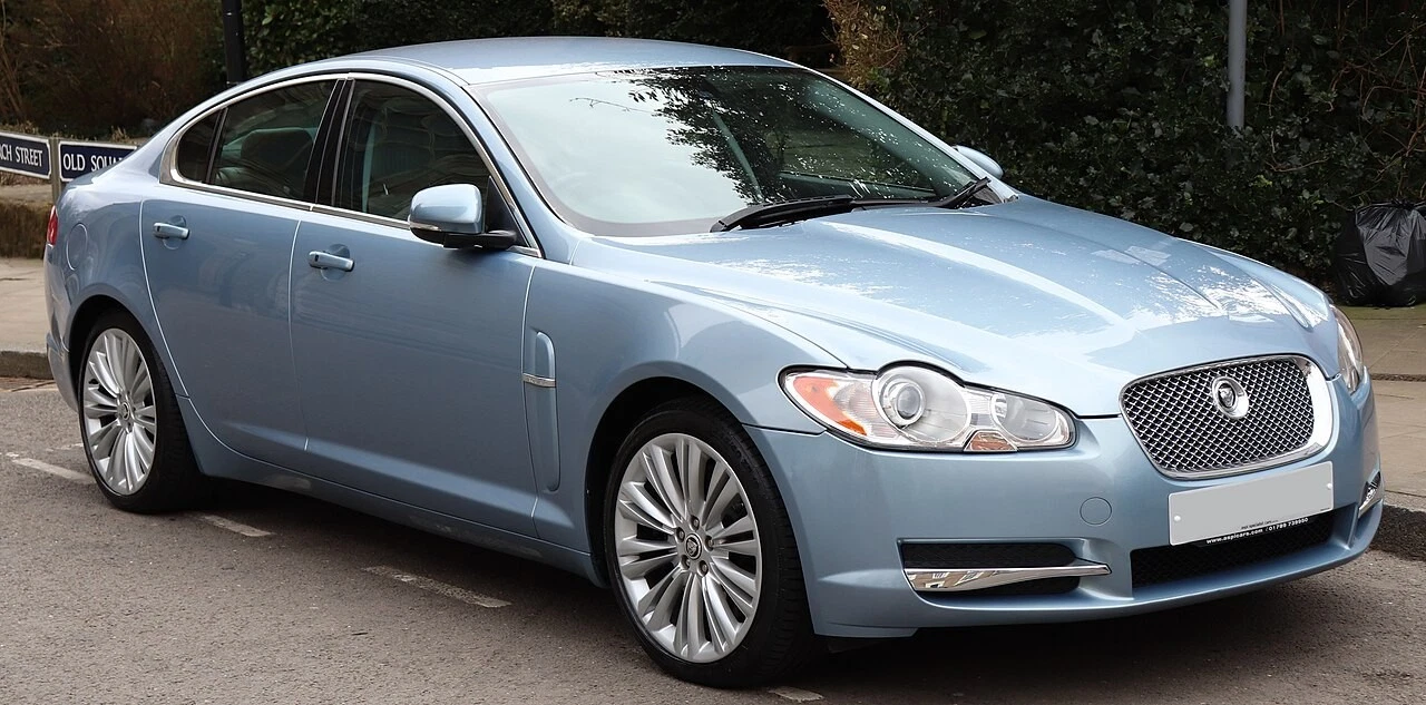 Jaguar XF X250 four door saloon reference showing rear right door position