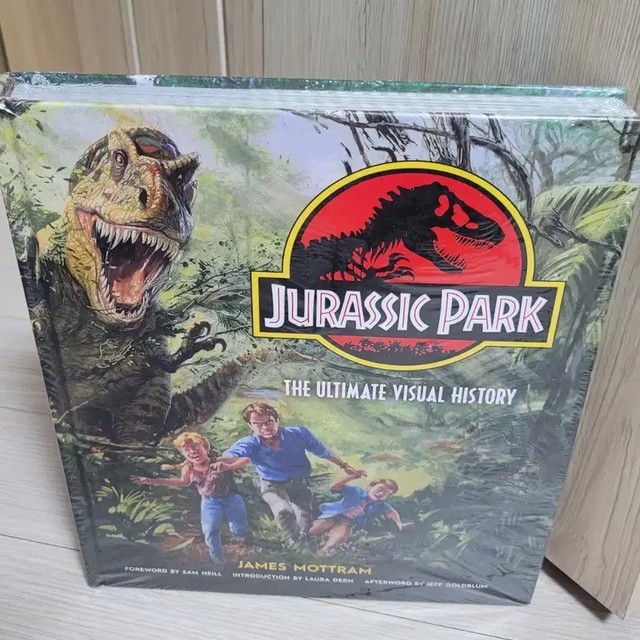 Jurassic Park: The Ultimate Visual History - Limited Edition Book