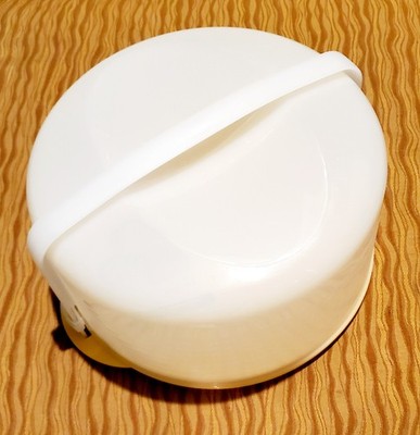 Tupperware Dual Sided Round Yellow Cake Taker