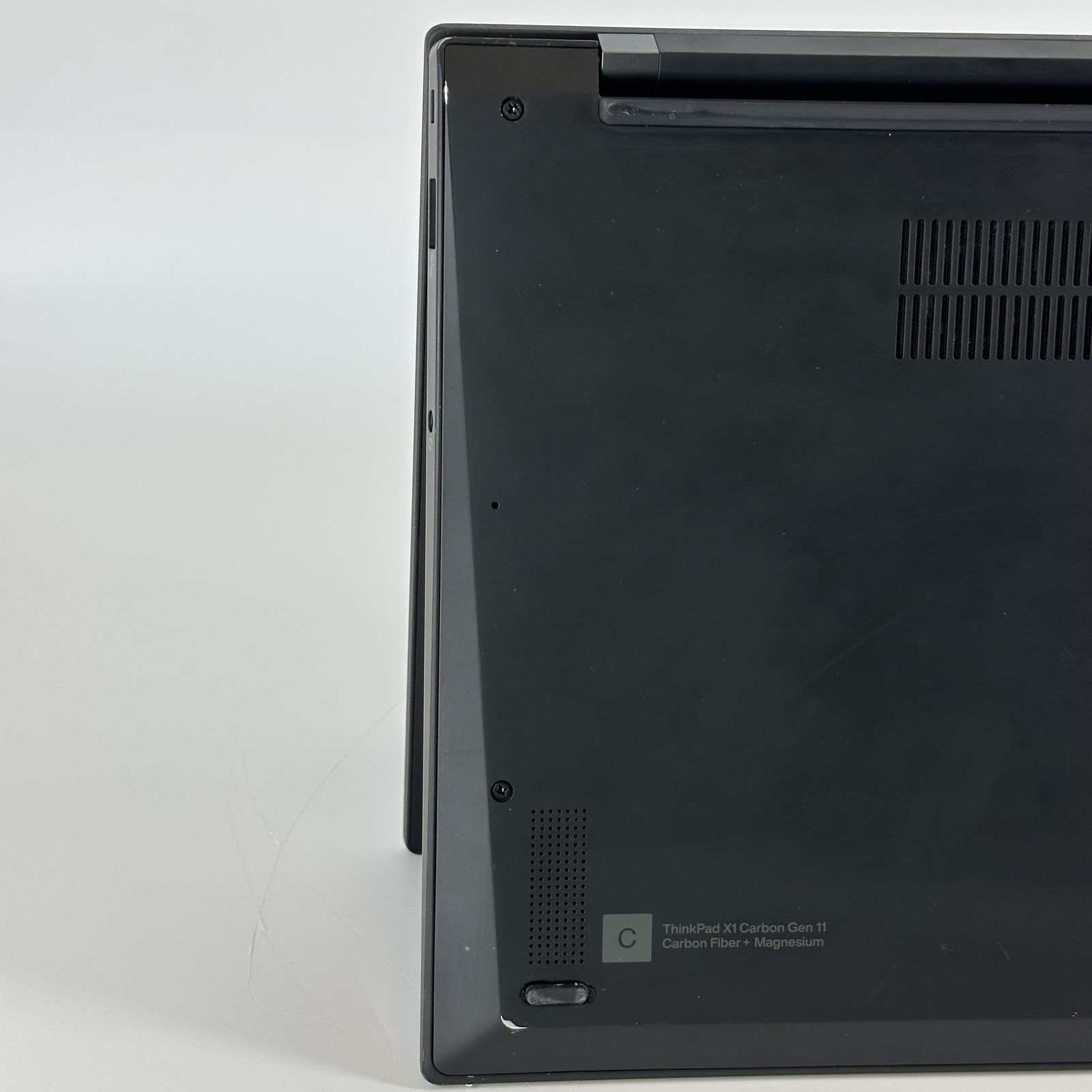 Lenovo ThinkPad X1 Carbon Gen 11 14, 14-Inch Laptop, with Intel Core i7 13th Gen., 512 GB SSD (Solid State Drive), Windows 11 Pro