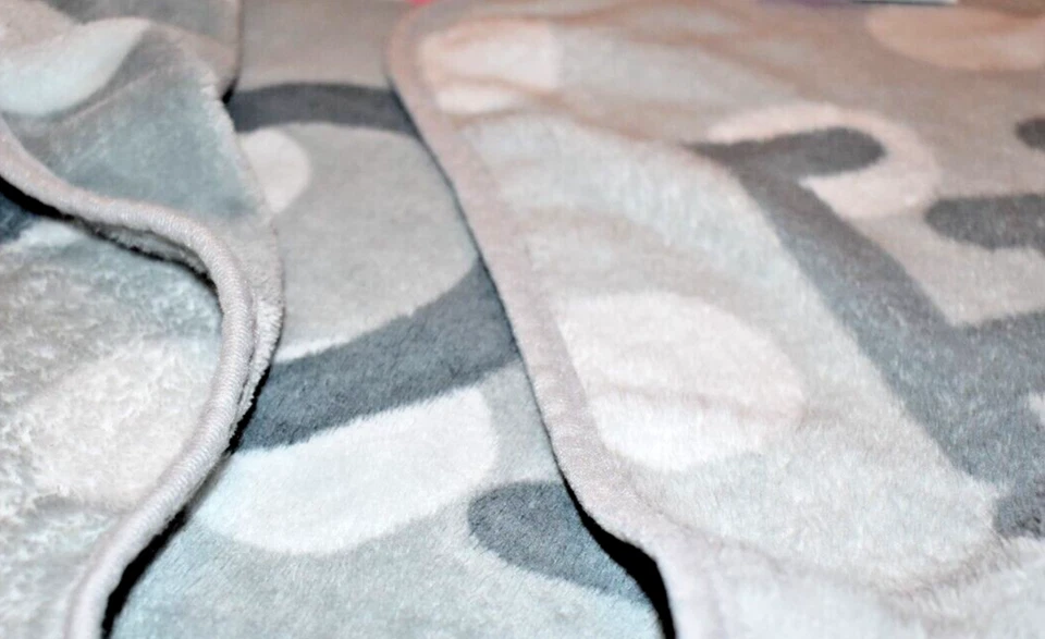 Manta de felpa a lunares G3 Disney Mickey & Minnie Mouse I Love You More Foto 3 de 4