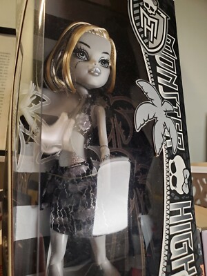 Monster High Skull Shores Frankie Stein Black and White 2011 | eBay