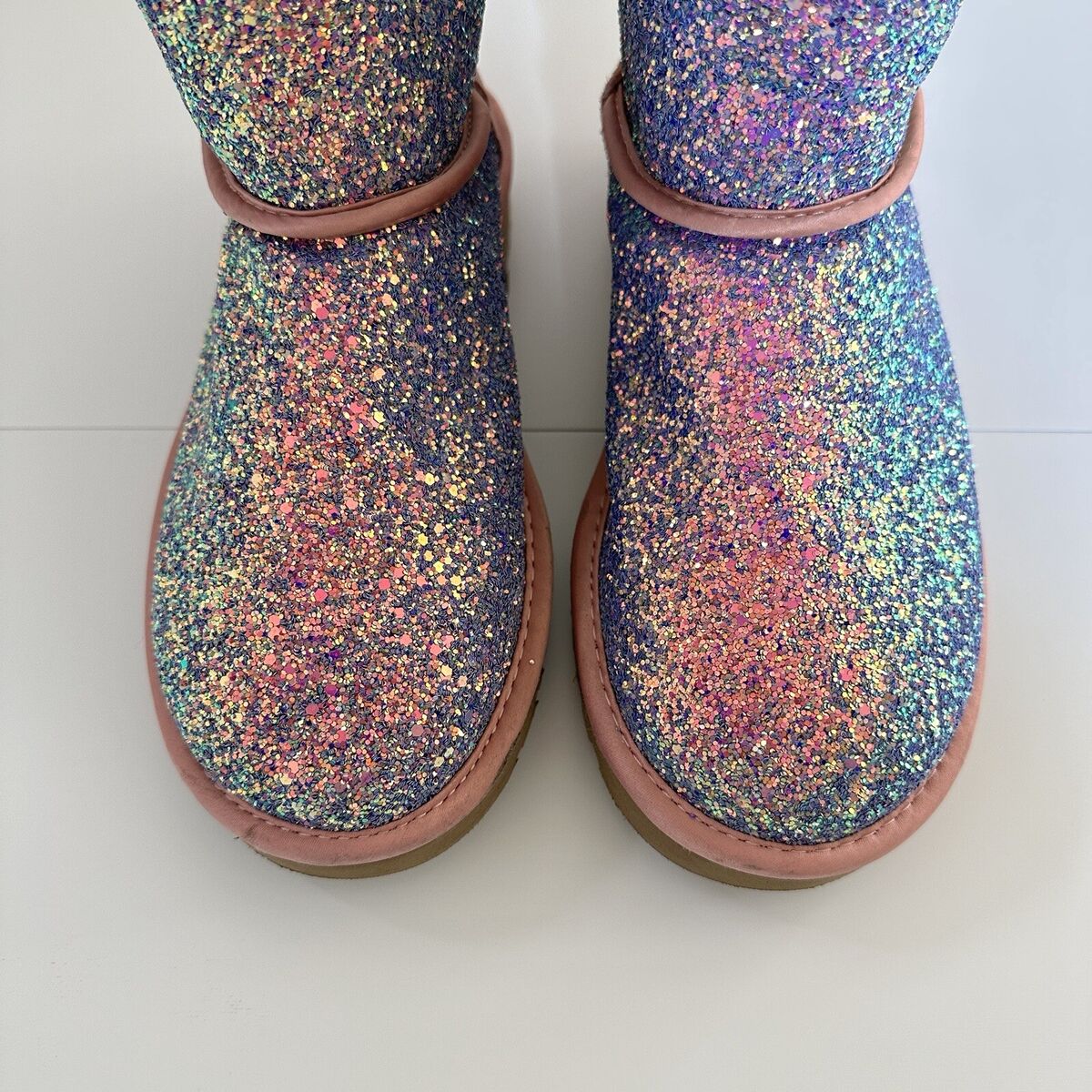 RARE !! UGG Australia Classic Mini Bow Cosmos Boots in RARE !! UGG Australia Classic Mini Bow Cosmos Boots in