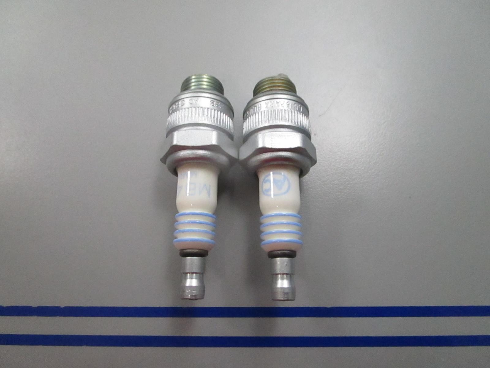 NEW LOT OF 2 MB42K AC Delco Spark Plug 0810