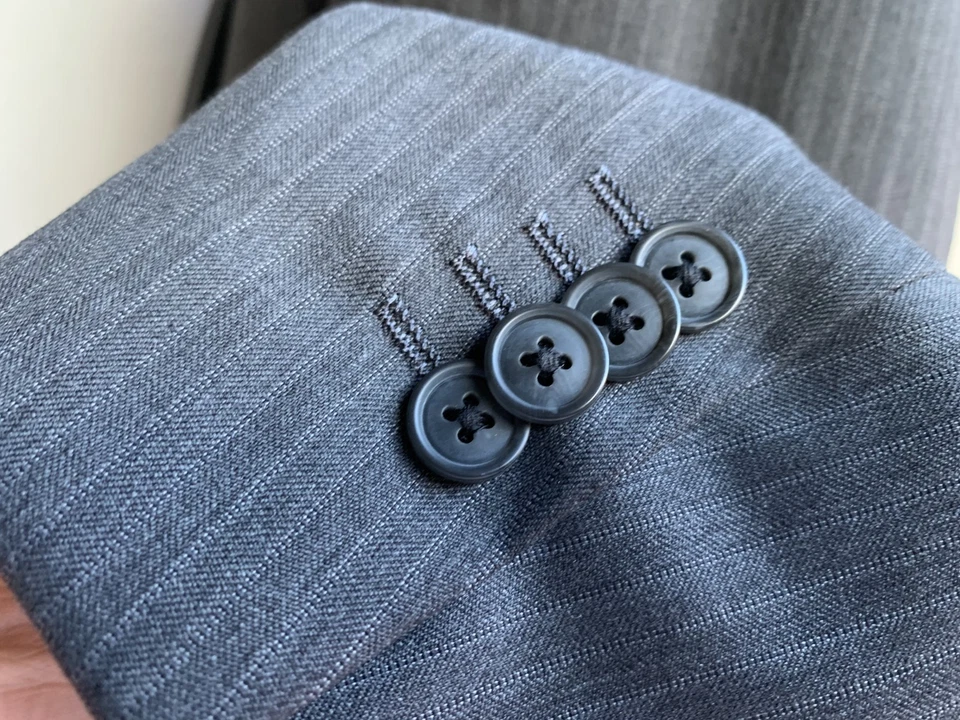 ⭐️  NEIMAN MARCUS  GRAY  SUIT  42  LONG    ⭐️ - Image 3 of 4