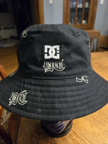 DC Deep End Reversible Bucket Hat - DC Black & Gray - New