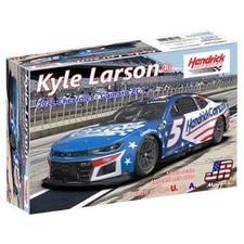 SJMHMC2022KLC 1/24 HENDRICK MOTORSPORTS KYLE LARSON 2022 CAMARO- PATRIOTIC