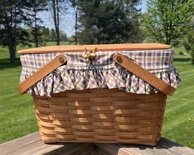 Longaberger 1999 Large Picnic Basket w/Attached lid, Liner