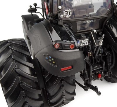 DEUTZ-FAHR 8280 TTV ミニカー 1/32 1/32 Deutz Fahr 8280 Black Warrior Tractor with Rear Duals