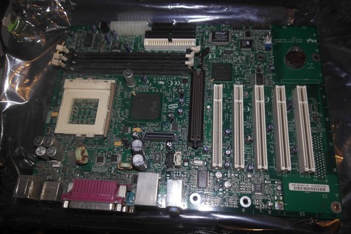 Placa madre INTEL D815EEA2 ATX Socket 370 AGP PCI audio FUNCIONA - Imagen 8 de 13