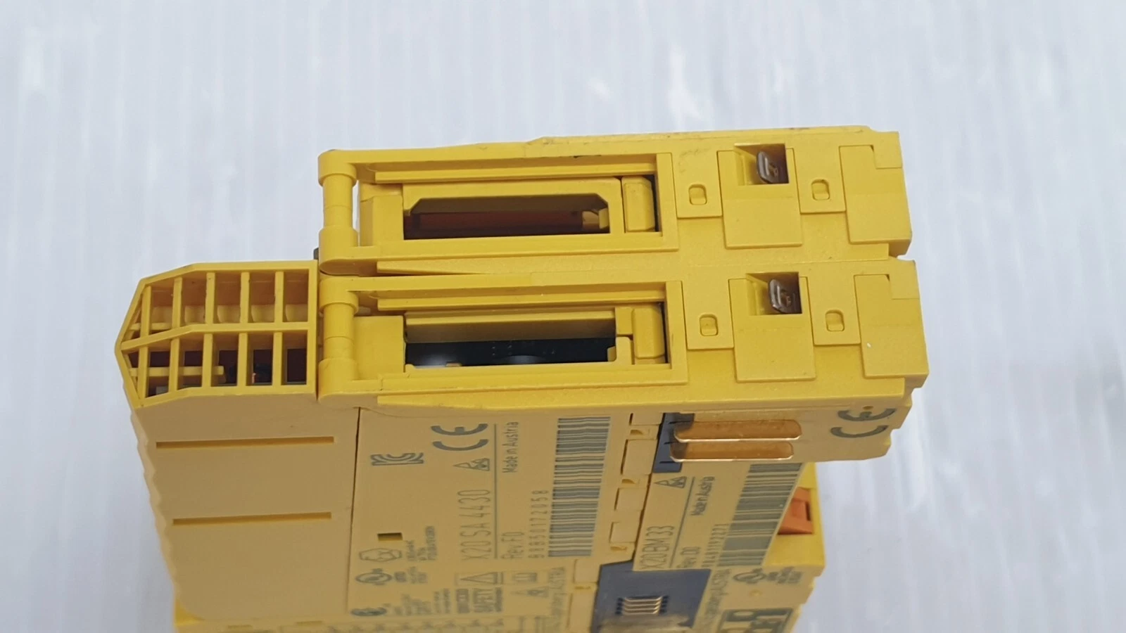 End view of the X20 SA 4430 module and X20 BM 33 bus module