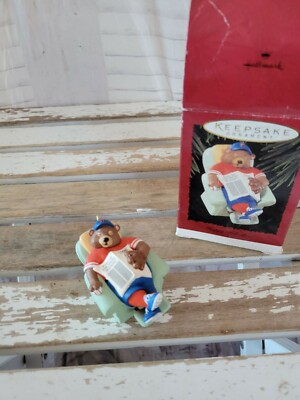 Hallmark happy holi-doze couch bear ornament 1996 Xmas tree home decor Vintage