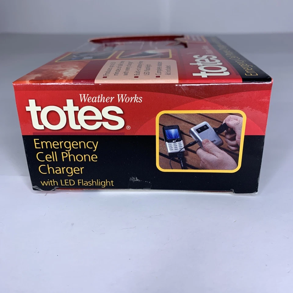 Cargador de teléfono celular de emergencia Totes Weather Works con kit adaptador de linterna LED Foto 3 de 4