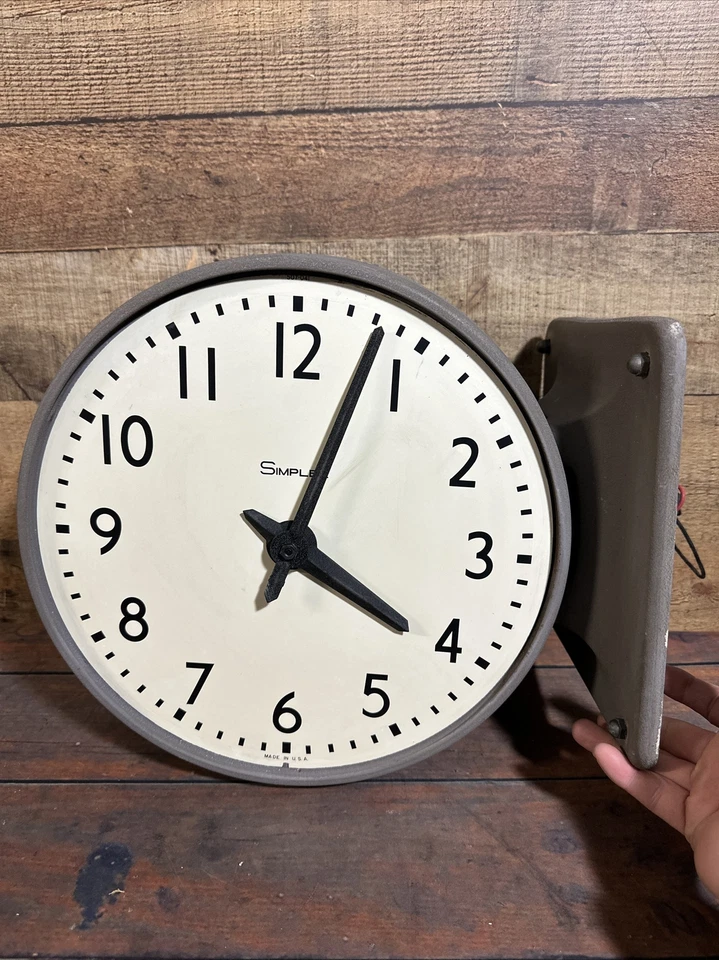 Vintage 1950s metal heavy Simplex 12” Electric Wall Cealing Clock rare Decor - Image 3 of 4