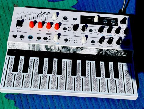 Arturia Microfreak Vocoder Limited Edition Paraphonic Synth White CV controller - Picture 2 of 5