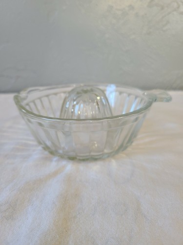 Vintage Clear Glass Tab Handled Reamer with High Sides - Picture 2 of 9