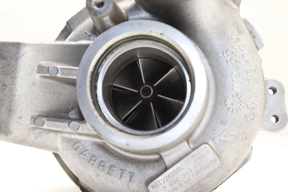 2012-2015 BMW M6 4,4 л - левый турбонаддув / турбокомпрессор 7846919 - Изображение 2 из 4