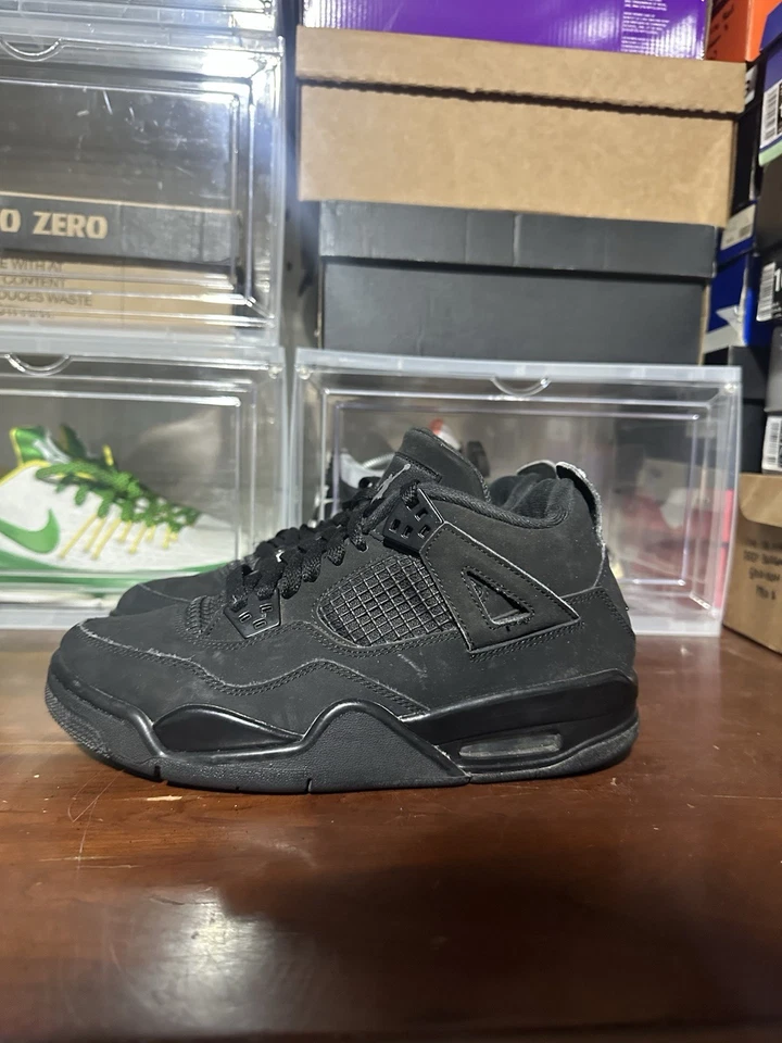 Talla 6.5 (GS) - Jordan 4 Retro 2020 Low Black Cat Foto 2 de 4