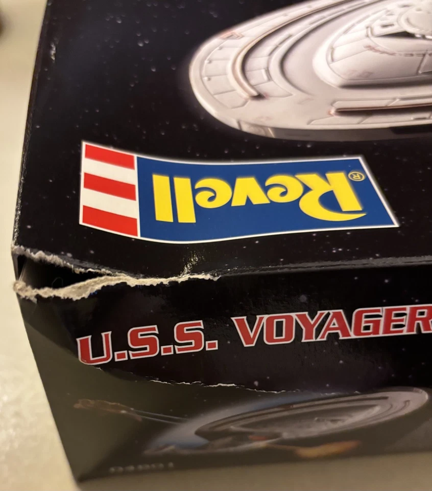 Kit Modelo Revell 04801 Star Trek USS Voyager + Aux Shuttlecraft 1:677 Nivel 3 Foto 3 de 4