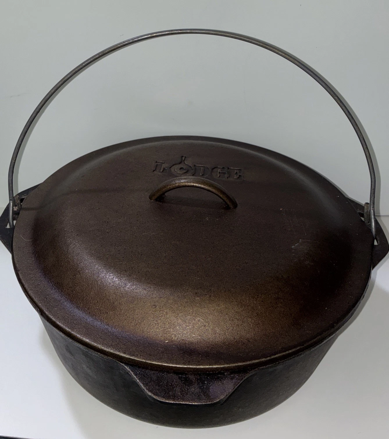 Vintage Lodge USA 13” #12 DO Cast Iron Dutch Oven With Lid ~Flat Bottom 8 qt Pot