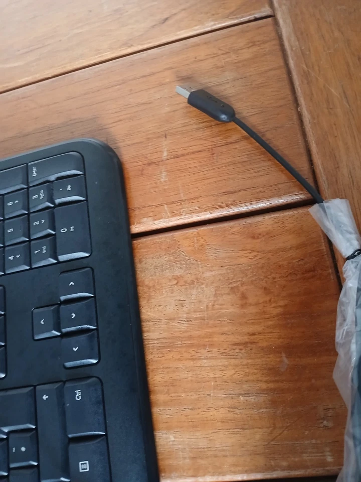 Microsoft Wired USB Keyboard and Wireless Mouse - International English Layout - Image 2 of 4