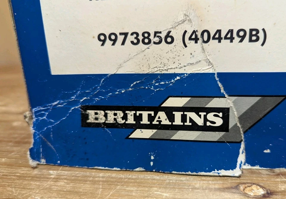 BRITAINS 1/32 Scale NEW HOLLAND CX880 COMBINE with Grain Head #9973852 NIB - Image 3 of 4