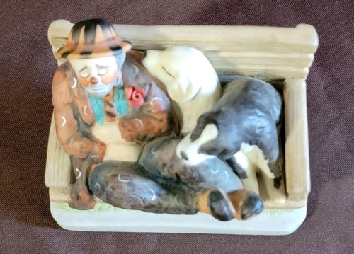 Emmett Kelly Circus Collection Figurine Clown Sleeping On A Bench W/ 2 Dogs - Picture 5 of 11