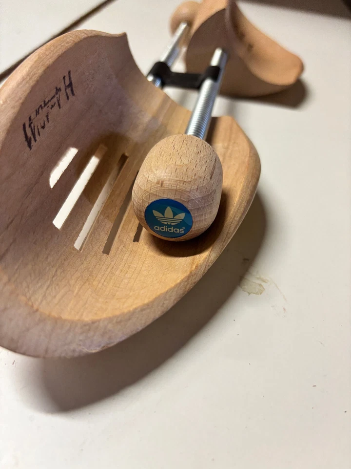 C4 Adidas Holz Spiralfeder Schuhspanner aus Echtholz Gr. 40-41  Herren / Damen - Bild 2 von 3