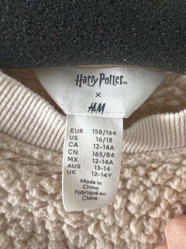 Suéter pulôver Harry Potter X H&M Hedwig creme Sherpa juvenil 12-14Y 100% poliéster - Imagem 3 de 4