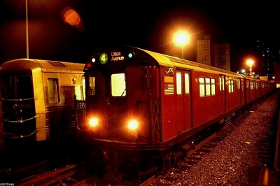 5x7 COLOR PHOTO NYC SUBWAY R-33 #9295/94 CONCOURSE NIGHT MARCH 15, 2003