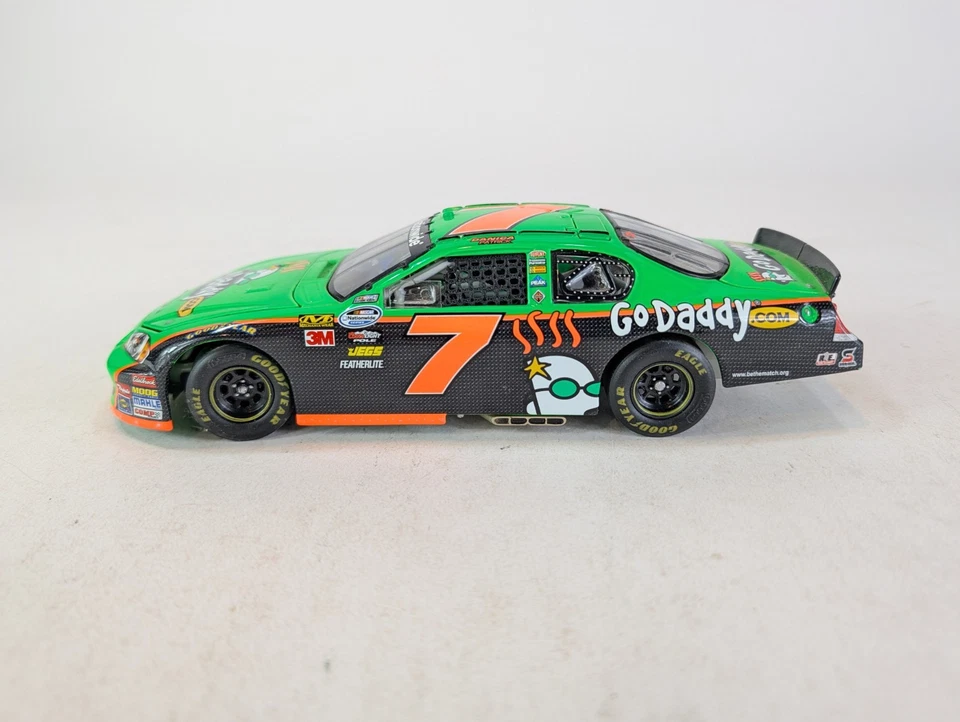 NASCAR DANICA PATRICK 2010 IMPALA #7 GODADDY DIECAST 1:24 Foto 3 de 4