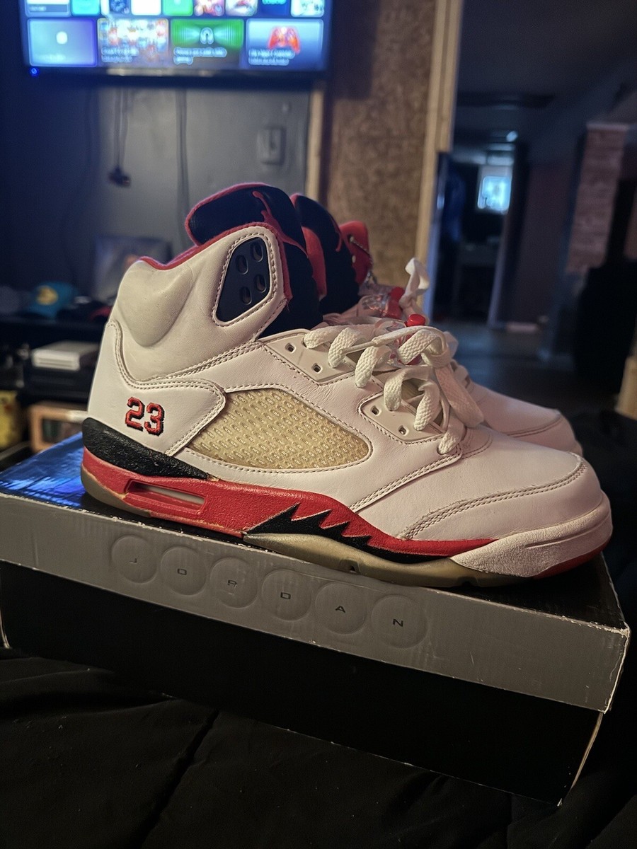 Air Jordan 5 Retro ホワイト/ユニバーシティレッド サイズ9 Size 9 - Air Jordan 5 Retro 2006 Fire Red 823233314740| eBay