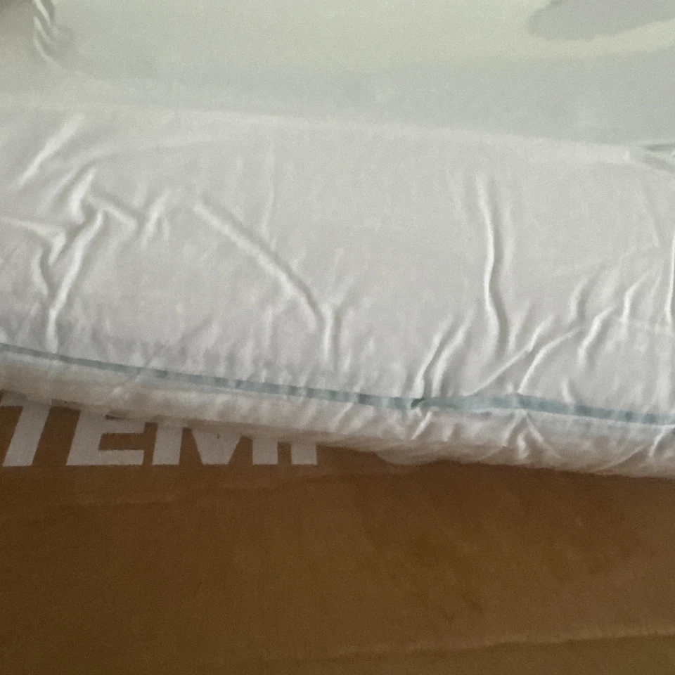 Tempur-Pedic Breeze Dual Cooling Pillow Queen Size DTC – New in Box - Image 3 of 3