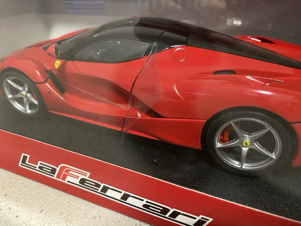 Hot Wheels 1/18 Scale Diecast - #37562 Ferrari LaFerrari - Red - NEW Unopened - Image 3 of 4