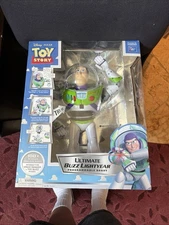 2009 THINKWAY TOYS DISNEY PIXAR TOY STORY 16” ULTIMATE BUZZ LIGHTYEAR ROBOT.
