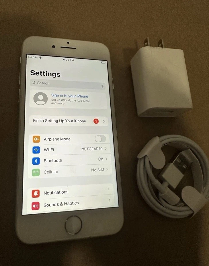 Apple iPhone 7 - 32 GB - Silver (T-Mobile/Sprint ONLY) - Image 2 of 3