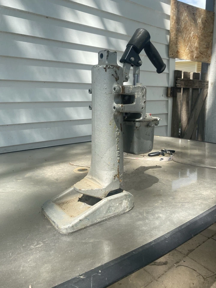 GATO HIDRÁULICO 9 TIEMPOS 10 toneladas resistente Foto 3 de 4