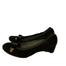 Stuart Weitzman Pumps 10M Black Suede Bow Detail Low Heel