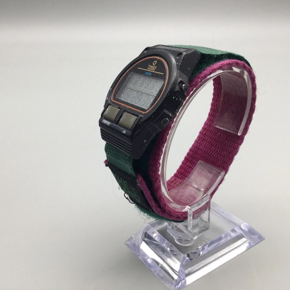 Reloj De Colección Timex Q Triatlón Hombre 35mm Negro Nylon Banda Indiglo Batería Nueva Foto 4 de 4