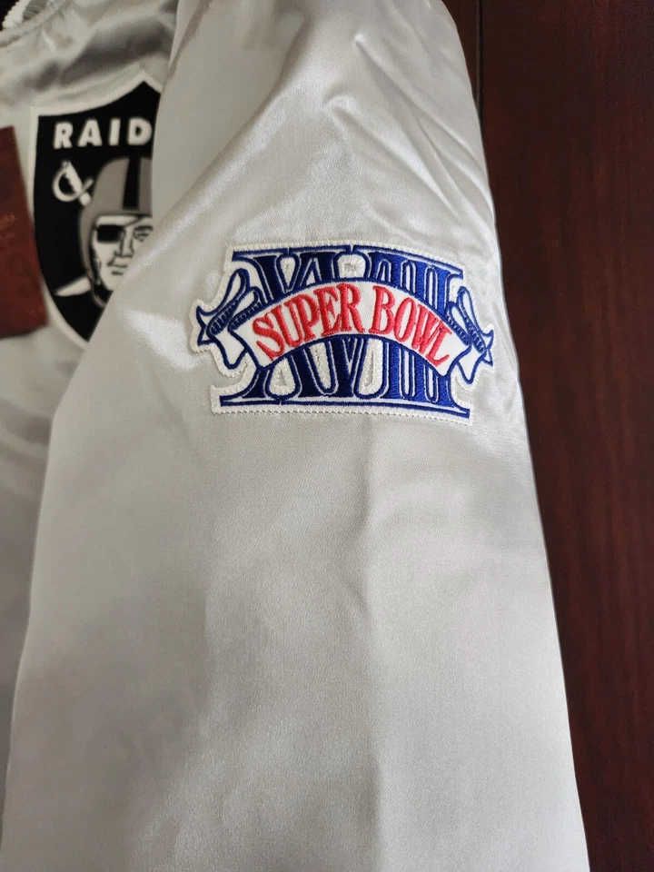 Oakland Raiders Para Hombre XXL Mitchell & Ness Plateada Acolchada SB Chaqueta Nueva con Etiquetas  Foto 2 de 4